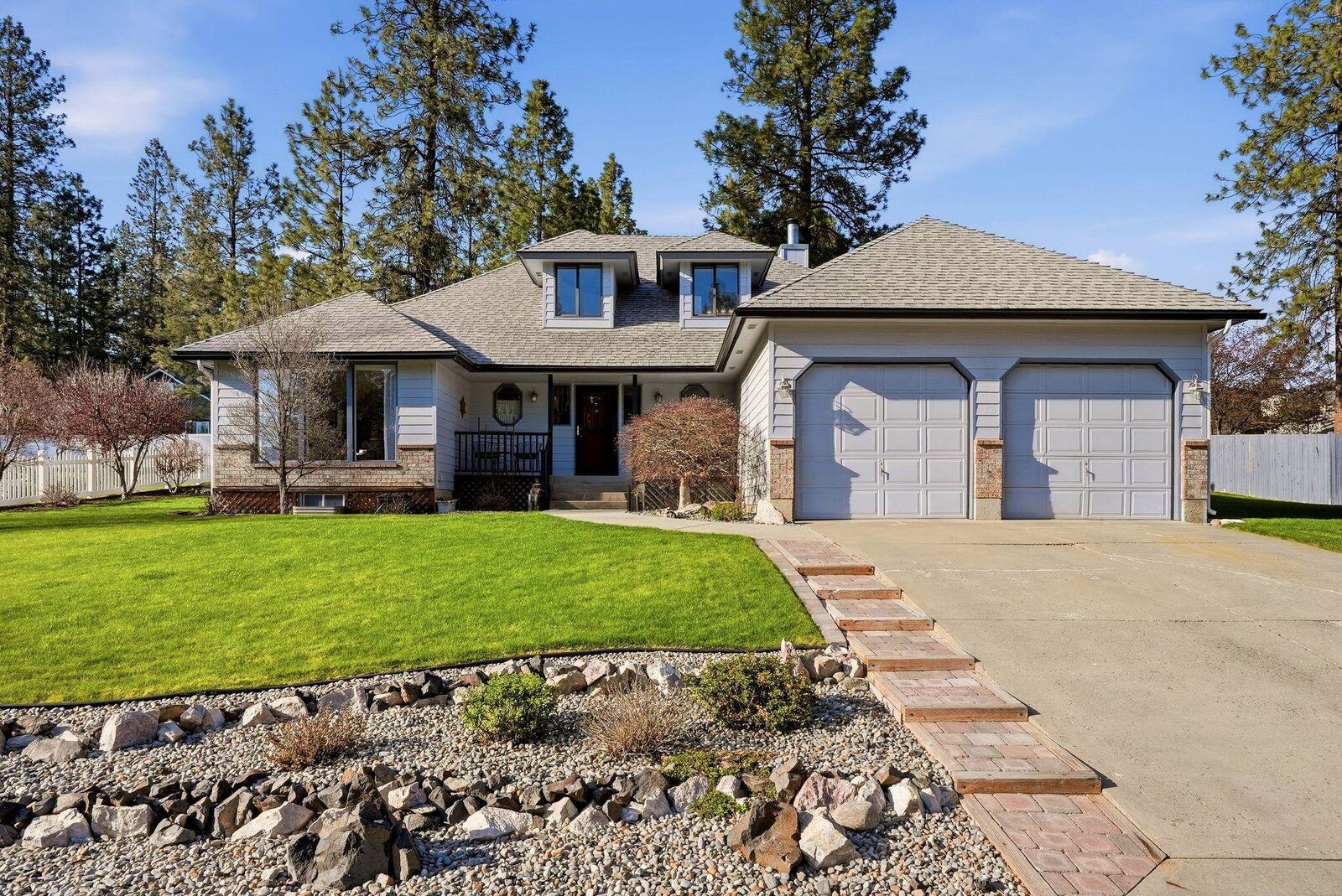 Property Photo: 2006 W Wedgewood Ave WA 99208