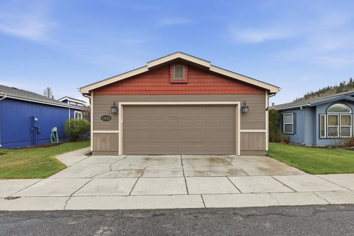 Property Photo:  1042 W Sunny Creek Cir  WA 99224 