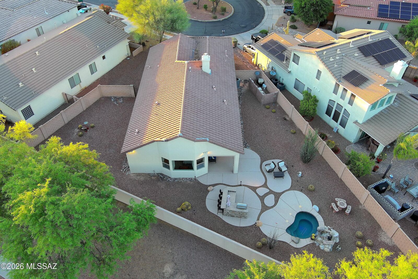Property Photo:  909 W Leatherleaf Drive  AZ 85755 