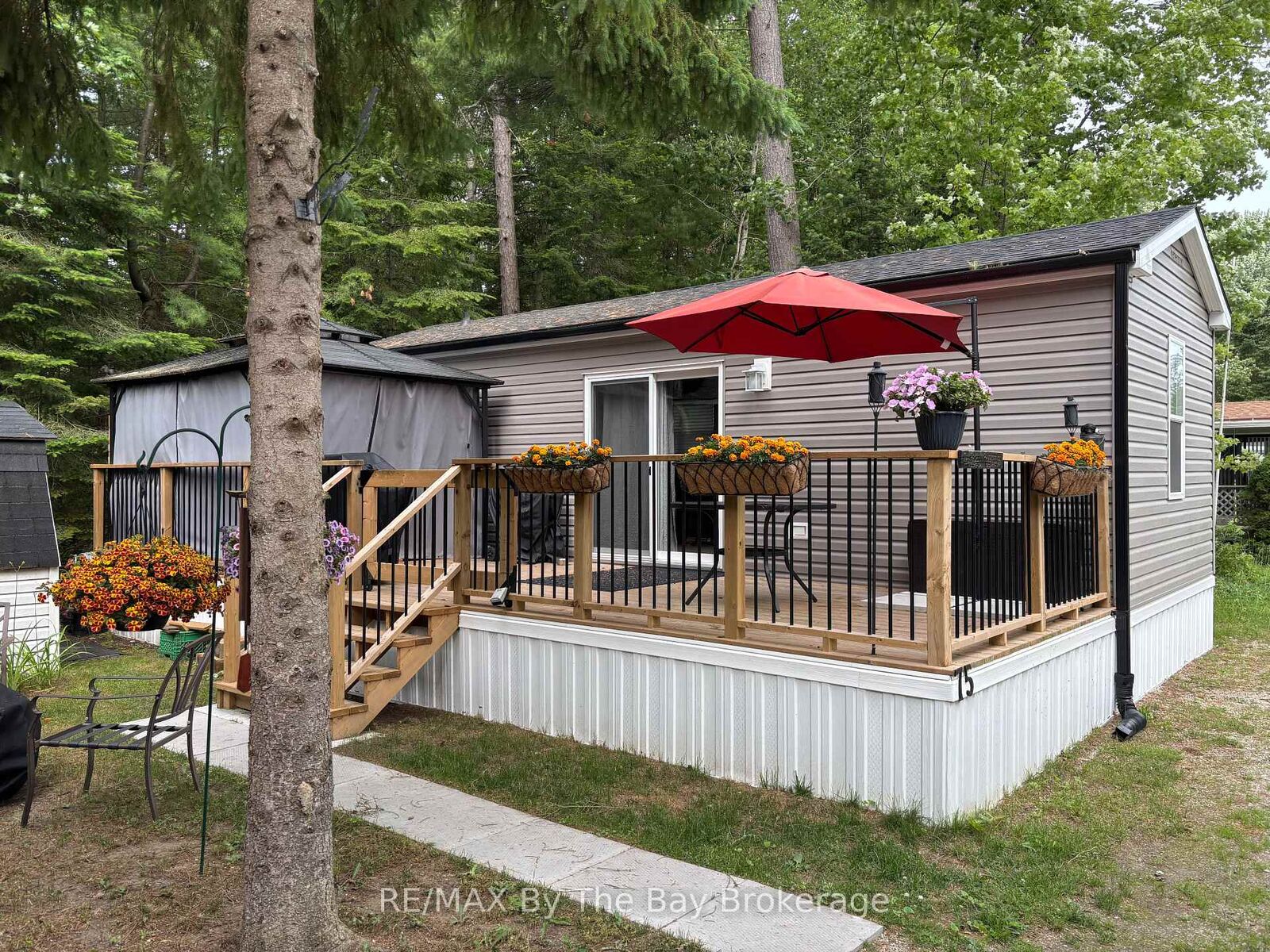 Property Photo: 85 Theme Park Drive 75 ON L9Z 1X7