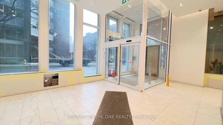 Property Photo:  230 Simcoe Street 2417  ON M5T 1T4 
