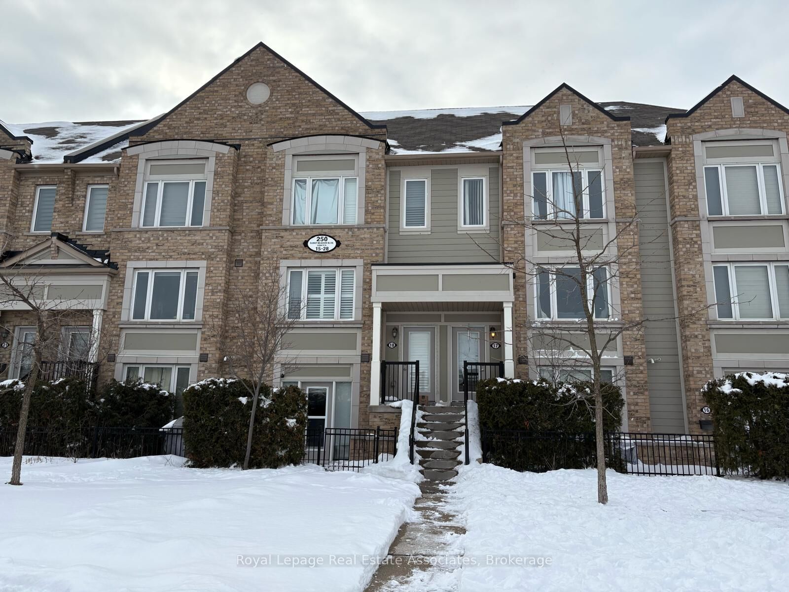 Property Photo: 250 Sunny Meadow Boulevard 19 ON L6R 3Y6