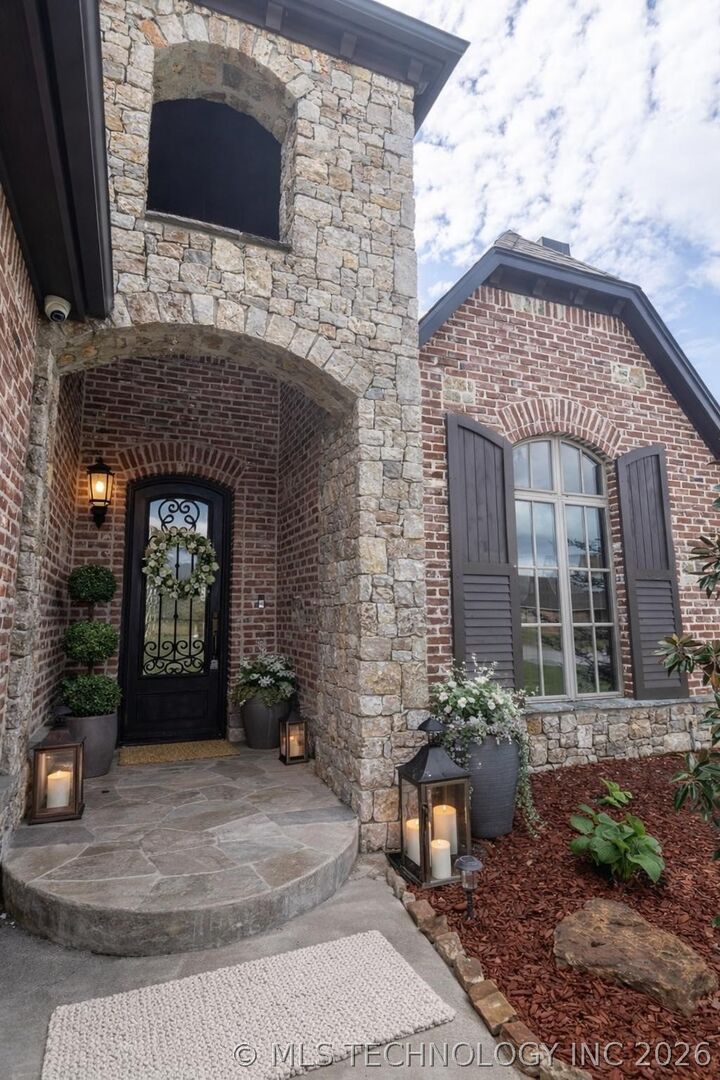 Property Photo: 2114 E 176th Street S OK 74047