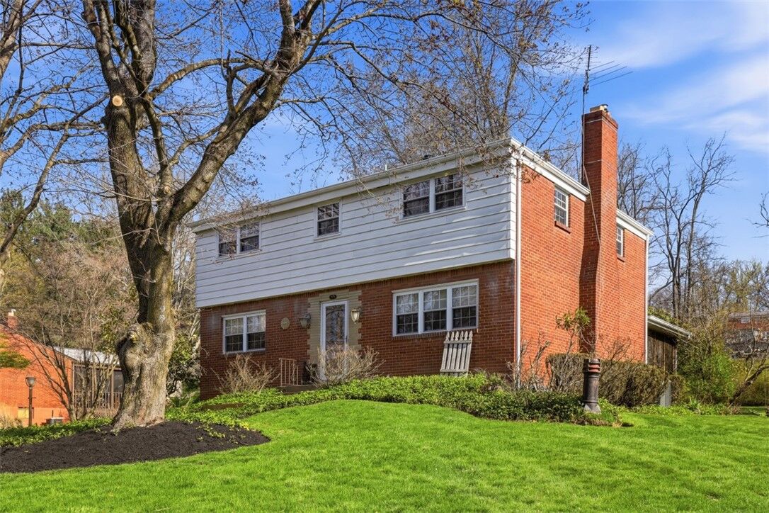 Property Photo:  2425 Saddle Dr  PA 15101 