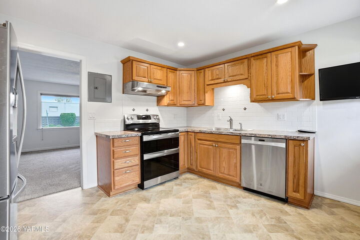 Property Photo:  4105 Snowmountain Rd  WA 98908 