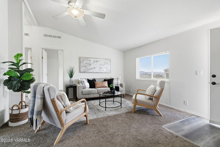 Property Photo:  201 Gopher Rd  WA 98942 