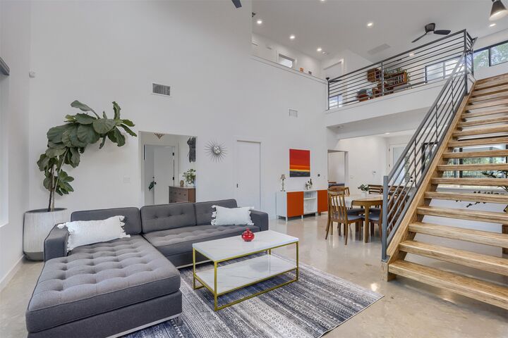 Property Photo:  2001 Sl Davis Avenue  TX 78702 