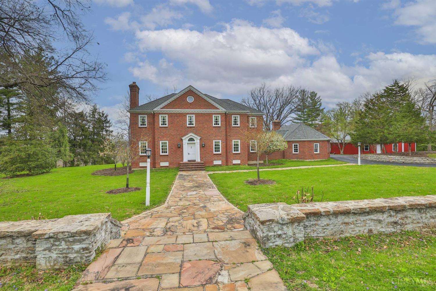 Property Photo:  8950 Old Indian Hill Road  OH 45243 