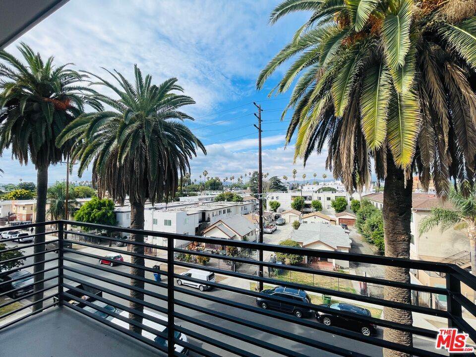 Property Photo:  14612 Calvert St  CA 91411 