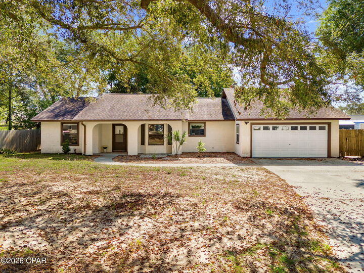 Property Photo: 902 Laurel Oak Lane FL 32408