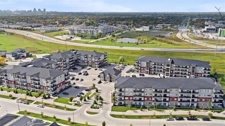 Property Photo:  50 Philip Lee Drive  MB R3W 0P7 