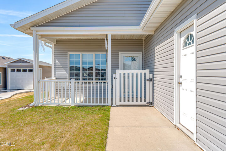Property Photo:  4106 Lorrain Place  ND 58503 