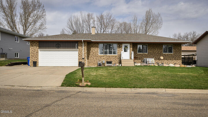 Property Photo:  206 9th Street NW  ND 58523 