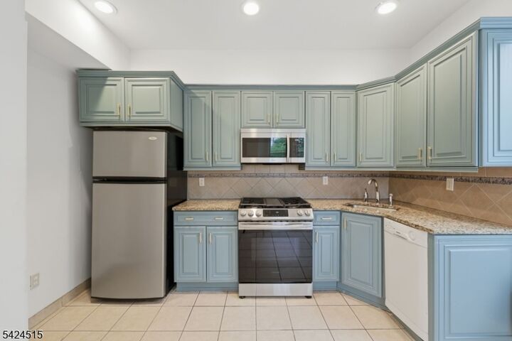 Property Photo:  382 Belleville Ave 2L  NJ 07109 