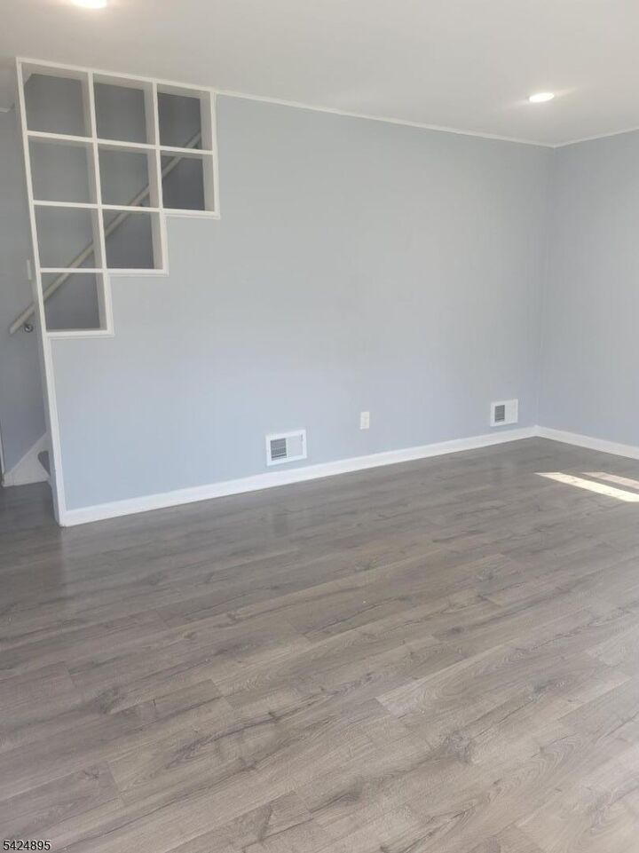 Property Photo:  565 Hunter Ave  NJ 07076 