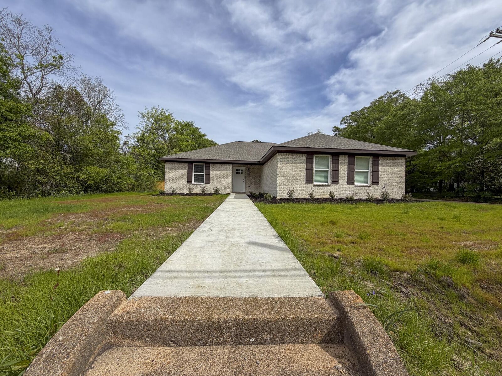 Property Photo:  205 Jefferson Street  MS 39773 