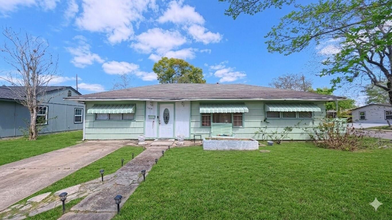 Property Photo: 5879 Belneath Street TX 77033