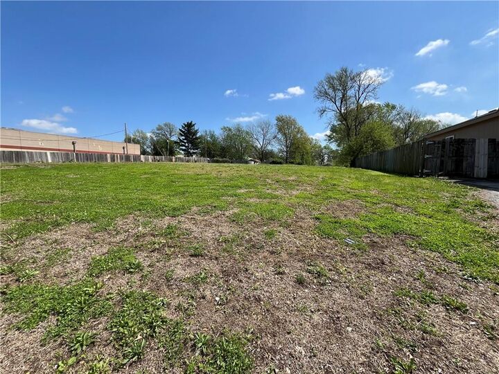 Property Photo:  2331 S Sterling Avenue  MO 64054 