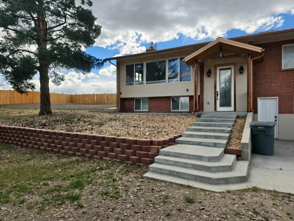 Property Photo:  915 N Main St  UT 84759 