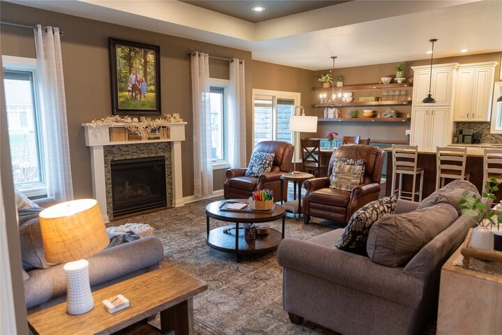 Property Photo:  1706 Evening Court  IA 50219 
