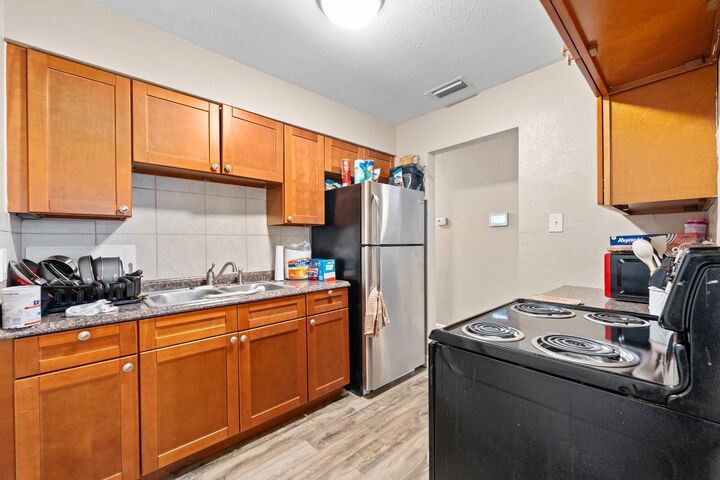 Property Photo:  2906 E Genesee Street  FL 33610 