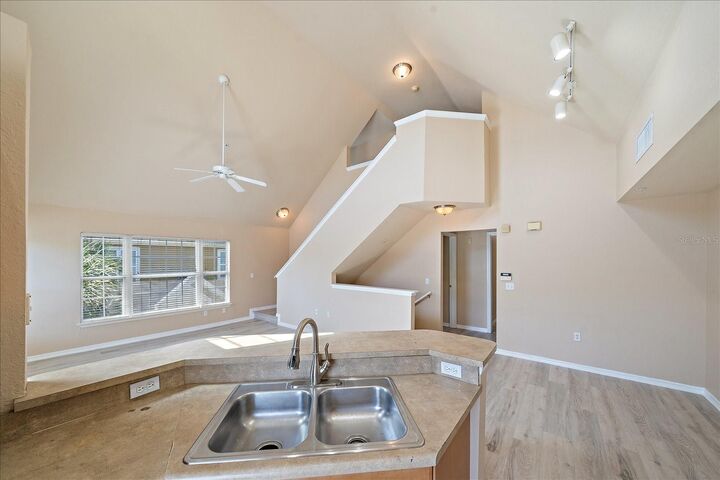 Property Photo:  5540 Rosehill Road 201  FL 34233 