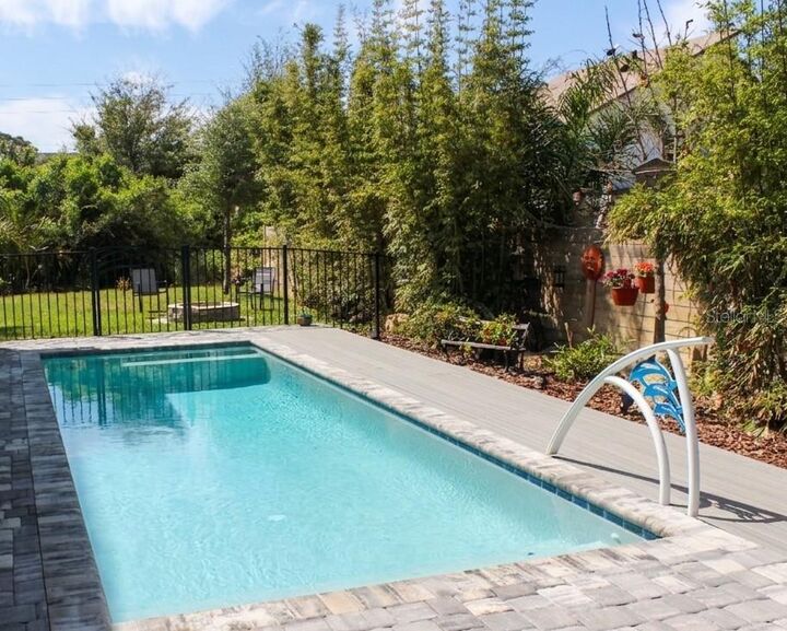 Property Photo:  4 Ulmacea Place  FL 32137 