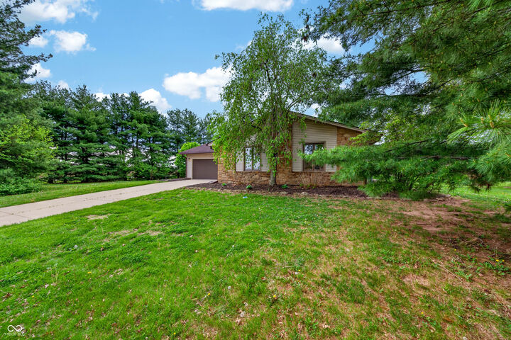 Property Photo:  1165 Cottonwood Drive  IN 47203 