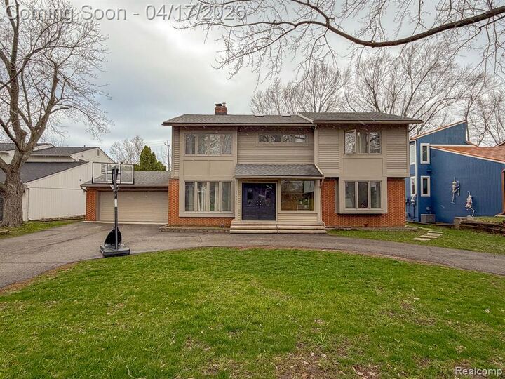 Property Photo:  2110 Langham Drive  MI 48323 3842 