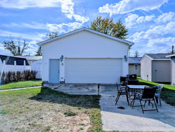 Property Photo:  707 Shoreline Drive  MI 48629 