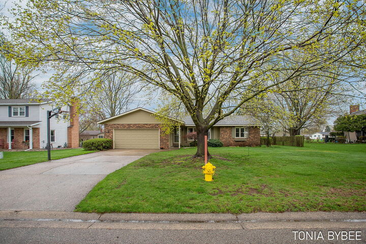 Property Photo:  2594 West Chester Drive  MI 49464 