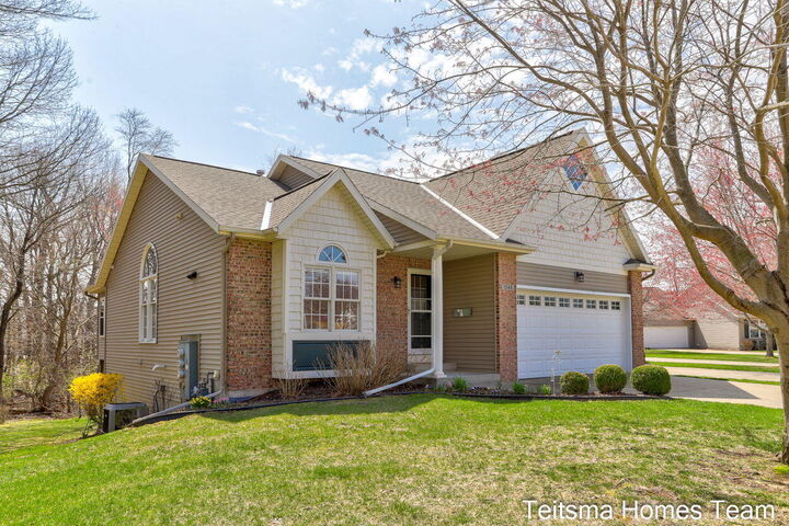 Property Photo:  1546 Beechtree Commons  MI 49417 
