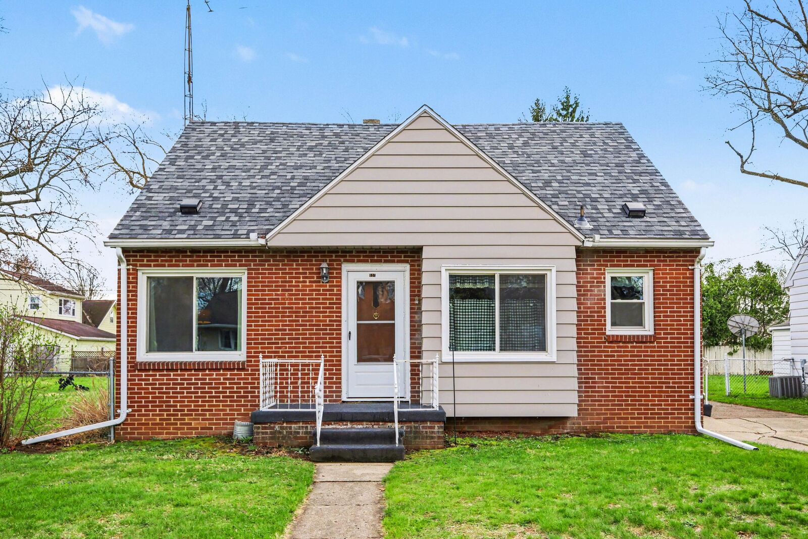 Property Photo:  537 Commonwealth Avenue  MI 49202 