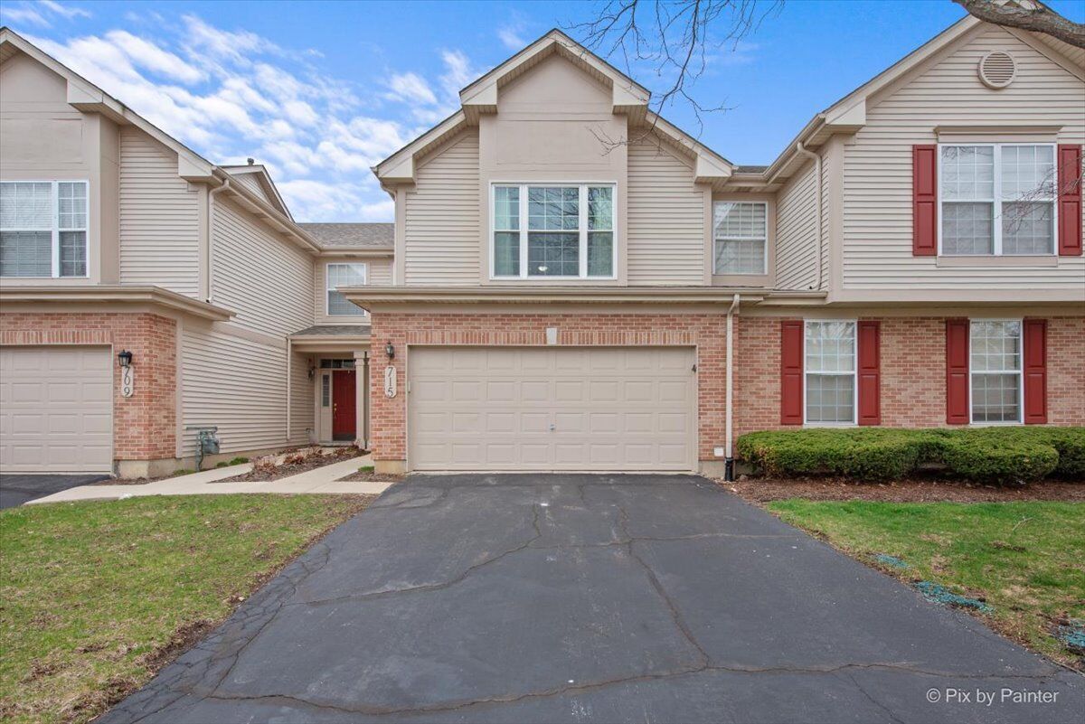 Property Photo:  715 Riding Lane 715  IL 60174 