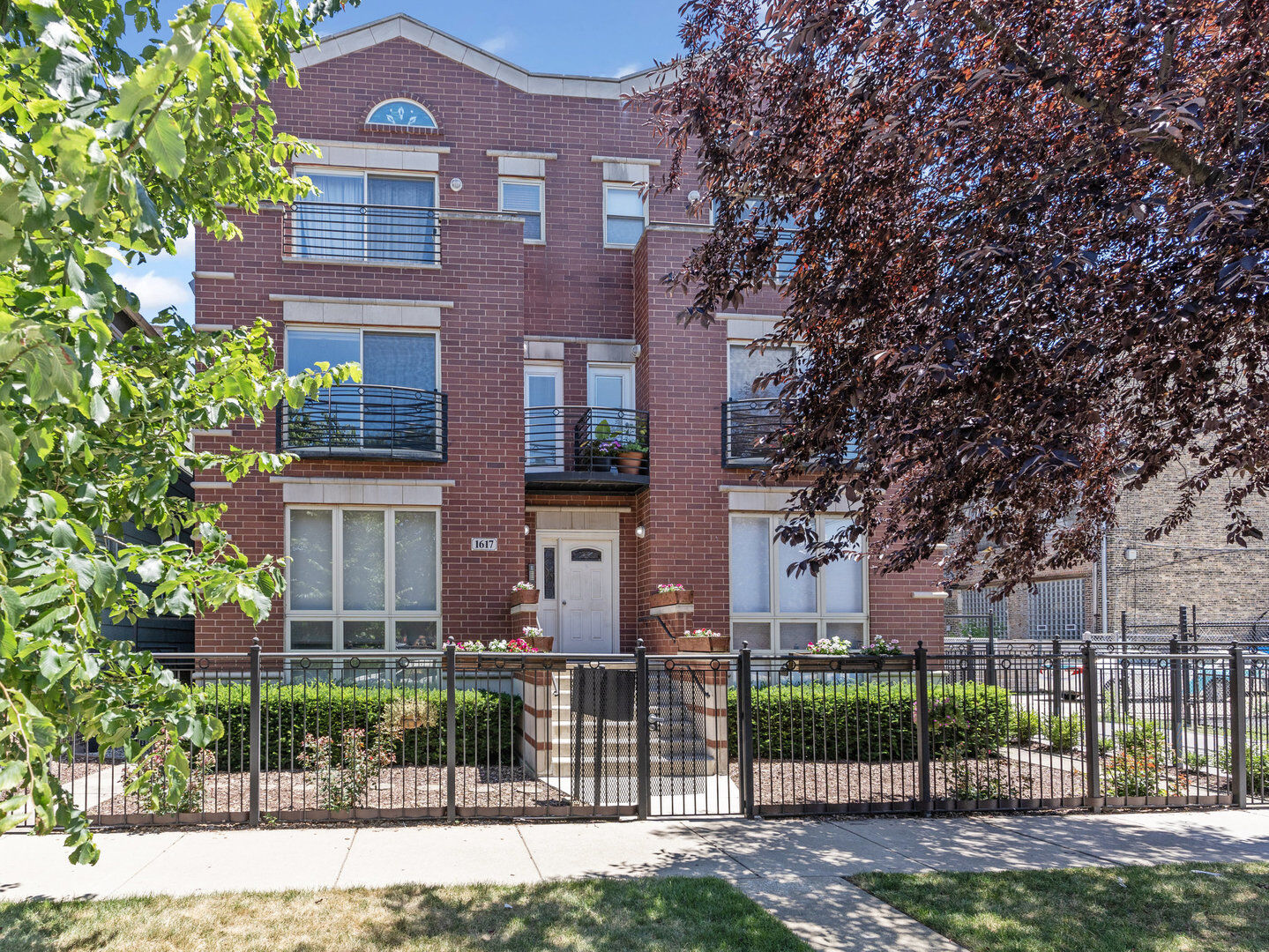 Property Photo:  1617 N Artesian Avenue 2N  IL 60647 