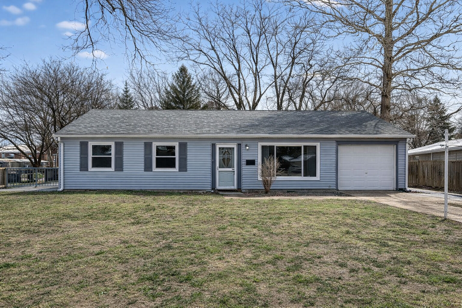Property Photo:  86 Circle Drive E  IL 60538 