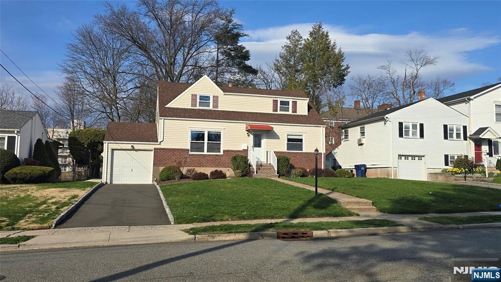 Property Photo:  446 Maple Hill Drive  NJ 07601 