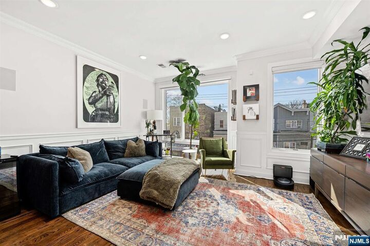 Property Photo:  948 Summit Avenue 2  NJ 07307 