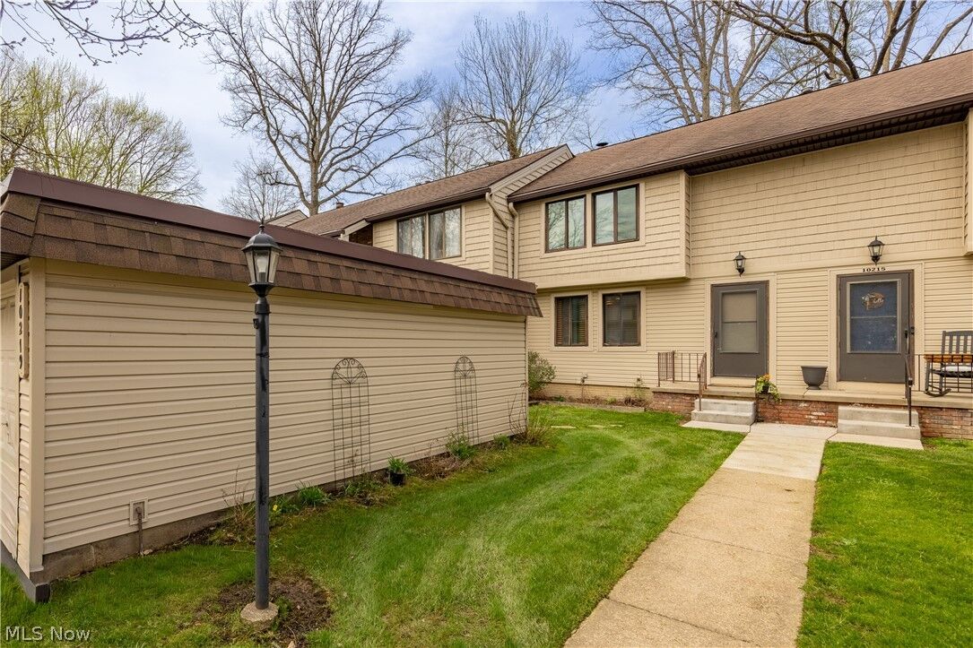 Property Photo:  10219 Spinnaker Run  OH 44202 