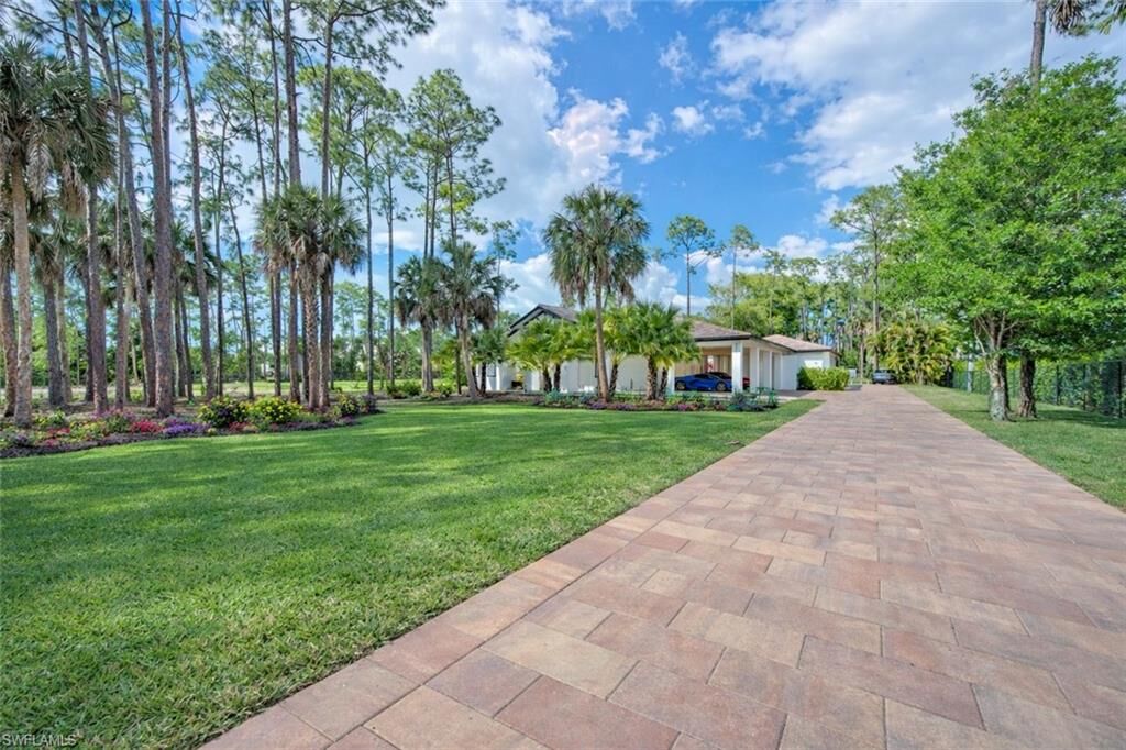 Property Photo:  2401 Coach House Ln  FL 34105 