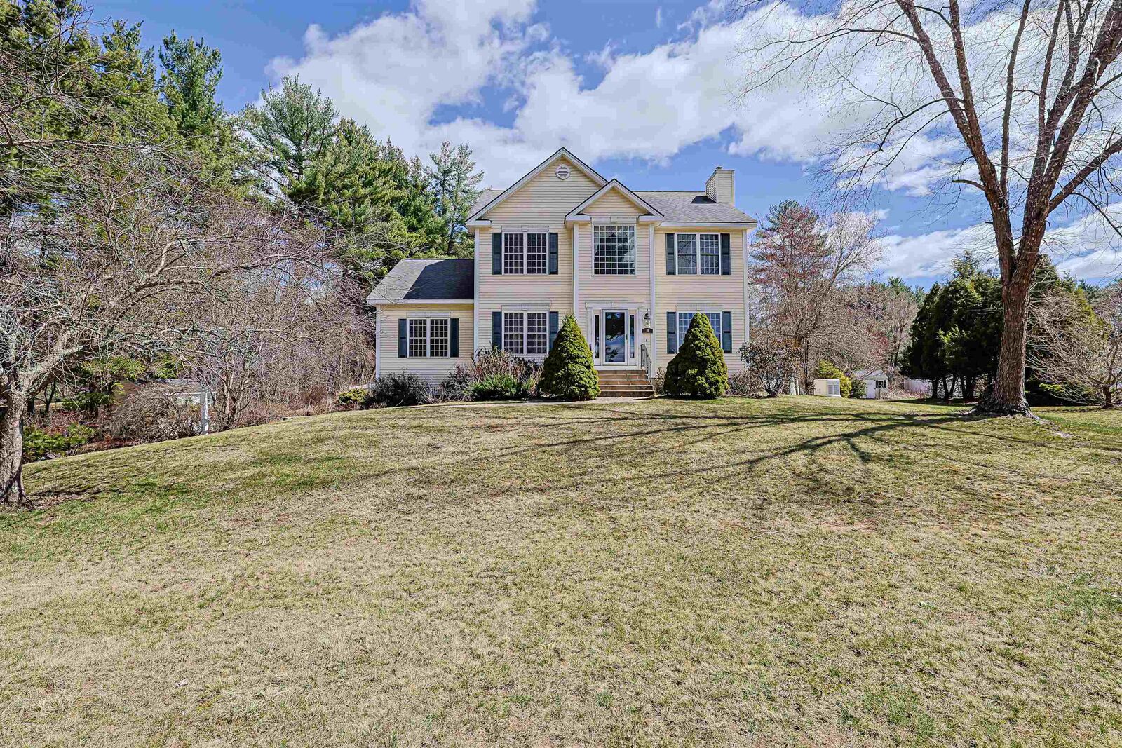 Property Photo:  10 Checkerberry Lane  NH 03053 
