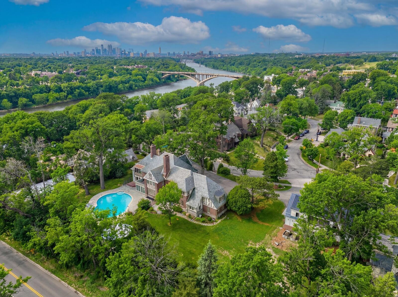 Property Photo:  71 Otis Lane  MN 55104 