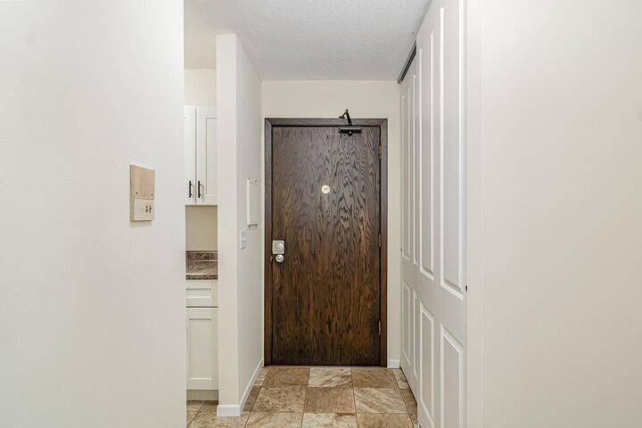 Property Photo:  2616 Harriet Avenue 303  MN 55408 