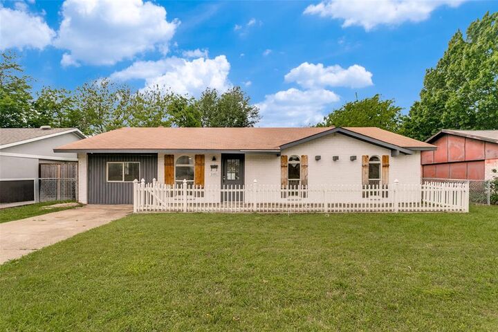 Property Photo:  5101 Longhorn Trail  TX 75043 