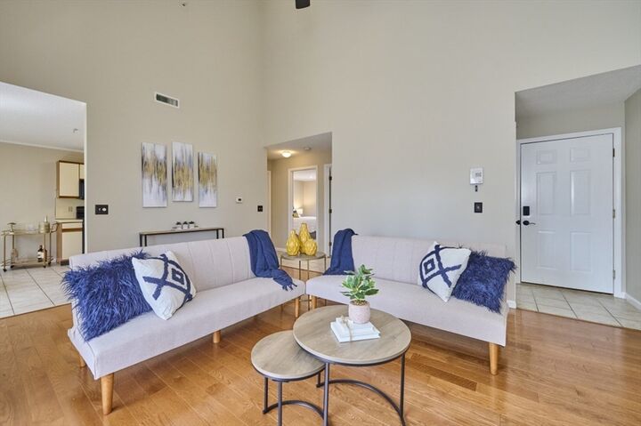 Property Photo:  124 Tennis Plaza Rd 42  MA 01826 