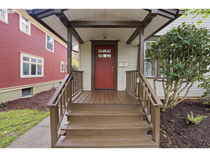 Property Photo:  805 SE 30th Ave  OR 97214 