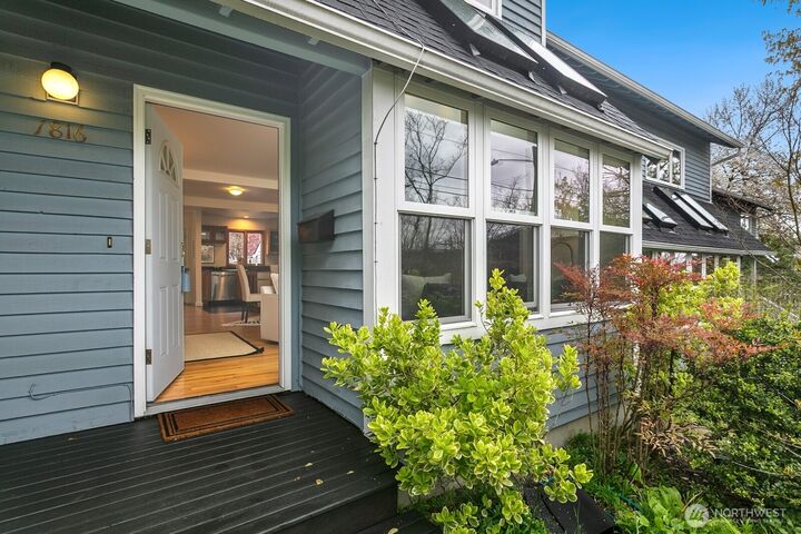 Property Photo: 1816 East Jefferson Street B WA 98122