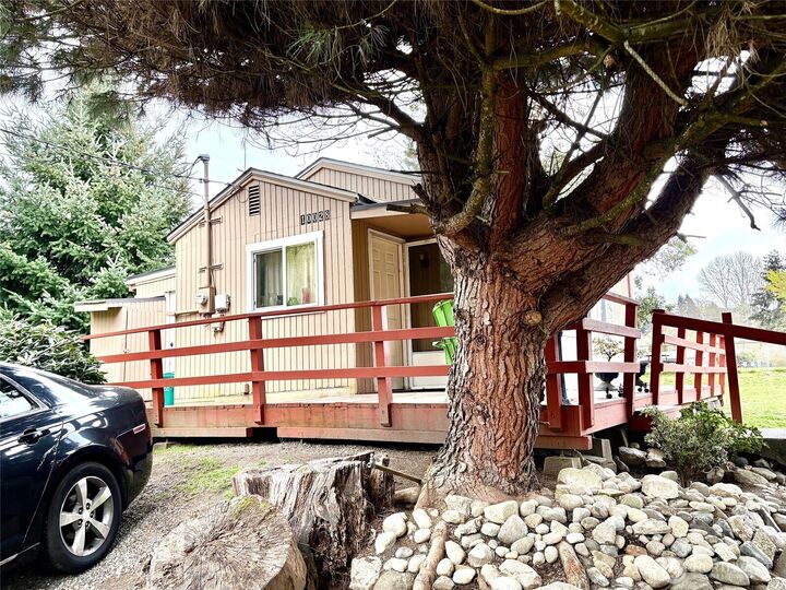 Property Photo:  10028  30th Avenue SW  WA 98146 