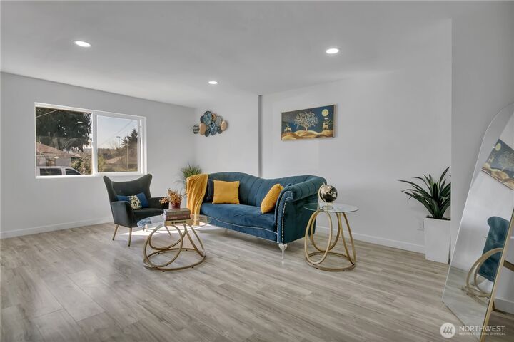 Property Photo:  126  K Street NE  WA 98002 