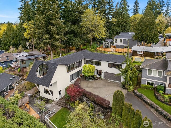Property Photo:  208  19th Avenue  WA 98033 
